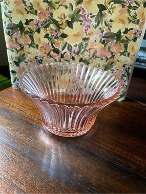 Pink Glass Dessert Bowl - Elegant Ribbed Design